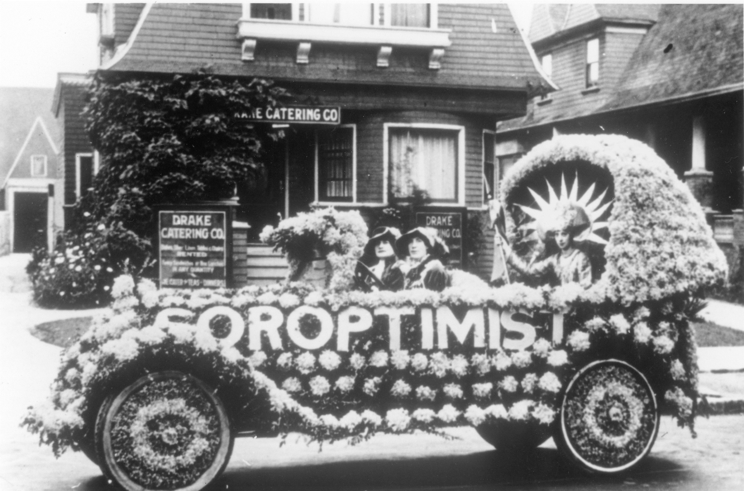 Section 1.3 75th_anniversary_edition_1924_Parade_Float600
